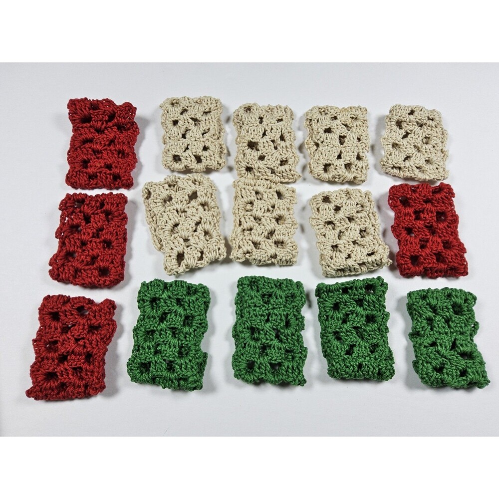 Vintage Crocheted Christmas Holiday 15 Napkin Rings Red Green Beige